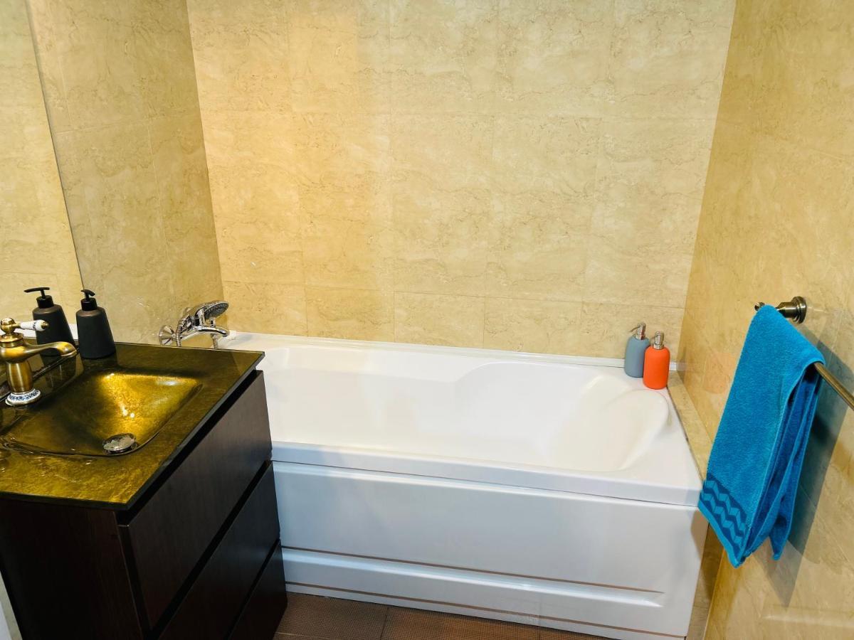 Bucharest Apartment Near The Center, Subway, Mall And Park Buitenkant foto